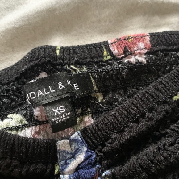 off the shoulder crop top - Picture 3 of 4